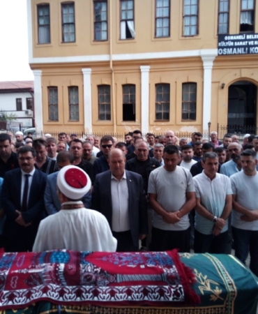 Sulama havuzuna düşen çocuk tedavi gördüğü hastanede yaşamını yitirdi