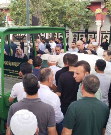 Sultanbeyli’de 1 TL indirim için öldürülen baba ve kız son yolculuğuna uğurlandı