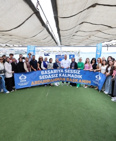 Sultangazi Belediyesi’nden üniversiteyi kazanan öğrenciler için Boğaz turu