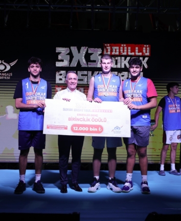 Sultangazi’de 4. Geleneksel 3x3 Sokak Basketbolu Turnuvası heyecanı doyasıya yaşandı