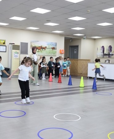 Sultangazi’de Ana Kucağı miniklerinin planetaryum ile uzay yolculuğu