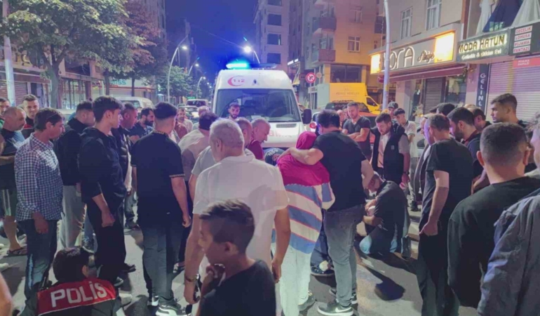 Sultangazi’de feci kaza 2’si polis 4 kişi yaralandı