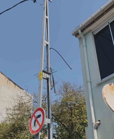 Sultangazi’de önce internet kablolarını ardından bisikleti çalan hırsız kamerada