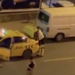 Taksi şoförüyle yolcunun kavgası kamerada, “Polis çağırın, yardım edin”