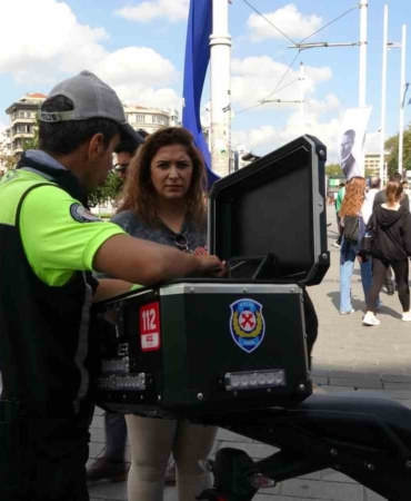 Taksim’de yaya yolunu işgal eden motosiklet sürücülerine ceza yağdı