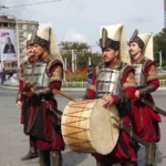 Taksim’de Yeniçeriler dizinin yeni sezonunu duyurdu, vatandaşlar o anları kayda aldı