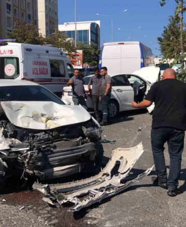 Tekirdağ’da 3 kişinin yaralandığı kaza kamerada