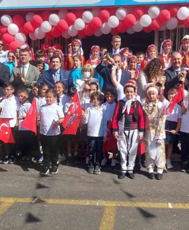 Tekirdağ’da ilk ders zili renkli görüntülere sahne oldu