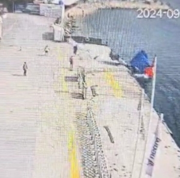 Tırın denize düştüğü anlar kamerada