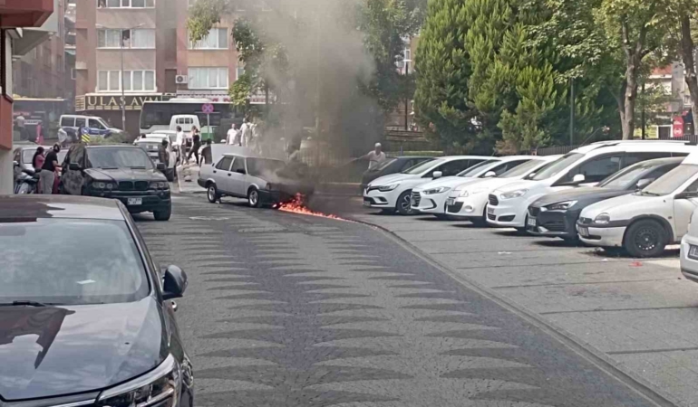 Tofaş otomobil alevlere teslim oldu, LPG tankı bomba gibi patladı