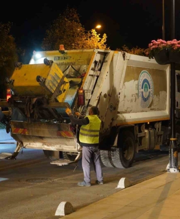 Toplanmayan çöpler için Bilecik Belediyesi çalışanları sahaya indi