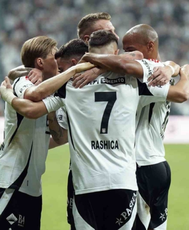 Trendyol Süper Lig: Beşiktaş: 1 - Eyüpspor: 0 (İlk yarı)