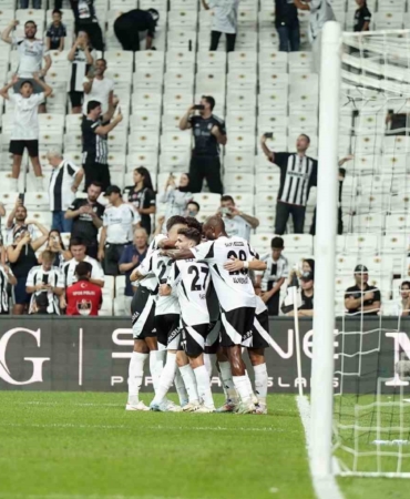 Trendyol Süper Lig: Beşiktaş: 1 - Sivasspor: 0 (İlk yarı)