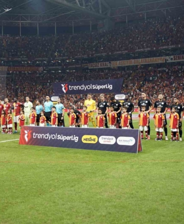 Trendyol Süper Lig: Galatasaray: 1 - Çaykur Rizespor: 0 (Maç devam ediyor)