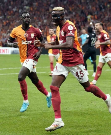 Trendyol Süper Lig: Galatasaray: 2 - Çaykur Rizespor:0 (İlk yarı)
