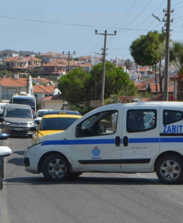 Turistik Cunda Adası yolu az daha ulaşıma kapatılıyordu