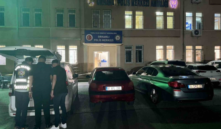 Tuzla’da düğün konvoyu yaparak yolu kapatan sürücülere ceza