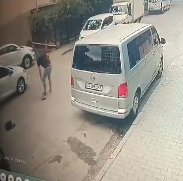 Tuzla’da polis memuru, kendisine saldıran ev sahibini silahla vurdu