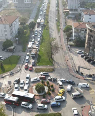 UKOME kararı ile kapatılan yol trafik yoğunluğunu artırdı
