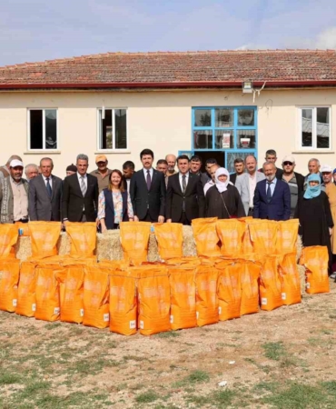 Üretici çiftçilere kanola tohumu dağıtıldı