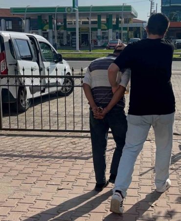 Uyuşturucu madde satarken polise yakalanan şahıs tutuklandı