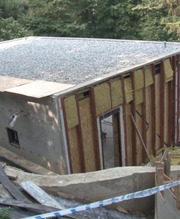 Vaniköy’de kaçak yapılar yıkılıyor