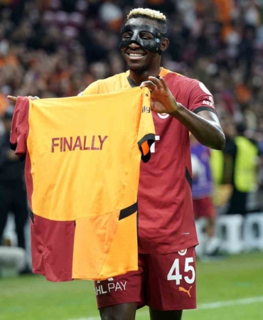 Victor Osimhen ilk gollerini attı