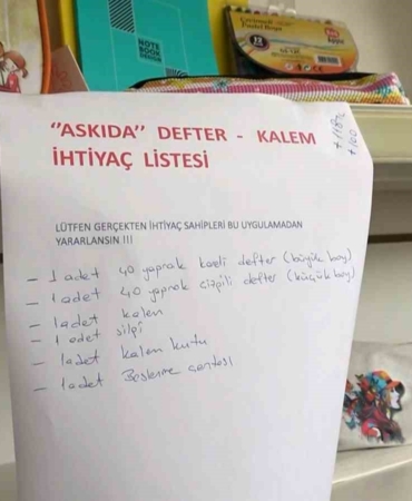 Yalova’da bir kırtasiyede askıda defter-kalem uygulaması başladı