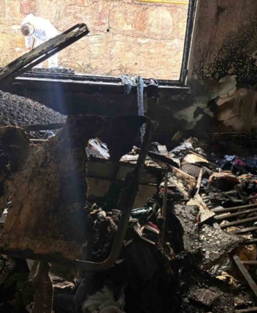 Yangında hasar görev ev temizlendi