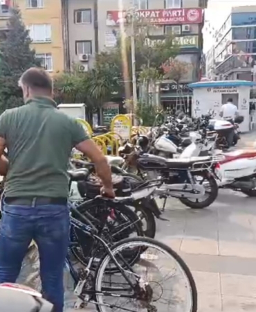 Yayaların kullanacağı alanları işgal eden motosiklet sürücüleri cezadan kaçamadı