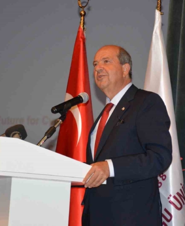 YDÜ’de yeni akademik yılın ilk dersini Cumhurbaşkanı Ersin Tatar verdi