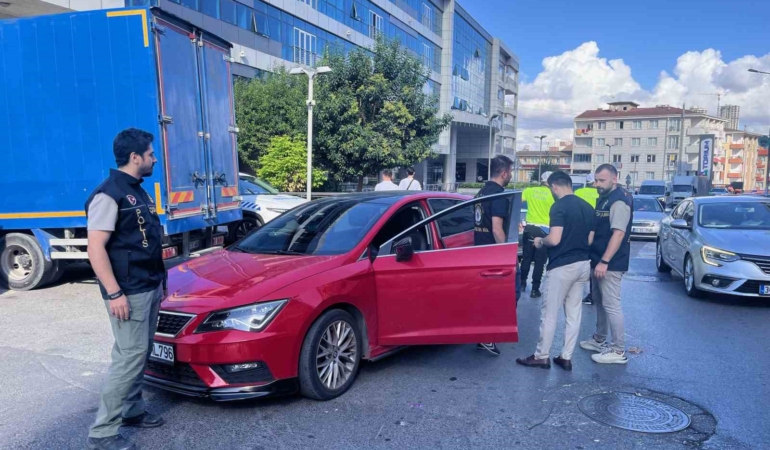 Yeni eğitim öğretim döneminde okul önlerinde polis denetimi yapıldı