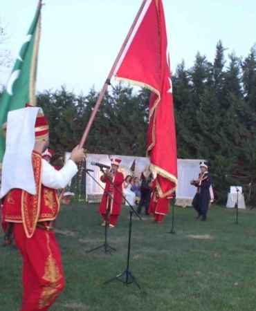 Yıllar önce oğlu için getirdiği mehteri işimdi de torunu için getirdi