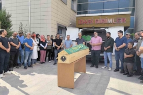 Yıllarca görev yaptığı hastanede vefat eden doktora gözü yaşlı veda