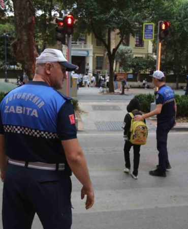 Zabıta ekipleri okul önlerinde göreve başlıyor