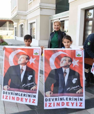 10 bin Ata posteri dağıtılmaya başlandı