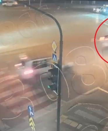 16 yaşındaki kızın yaralandığı kaza anı kameraya böyle yansıdı