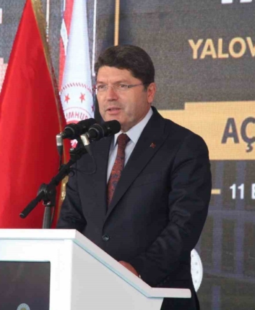 Adalet Bakanı Tunç: "Suç ve suçluyla topyekun milletçe mücadele etmeliyiz"
