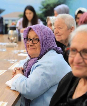 AK Parti İstanbul İl Kadın Kolları’ndan Dünya Yaşlılar Günü’nde anlamlı ziyaret