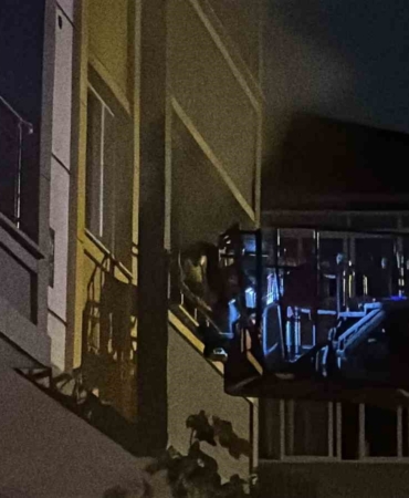 Arnavutköy’de elektrik panosundan çıkan yangın paniğe neden oldu