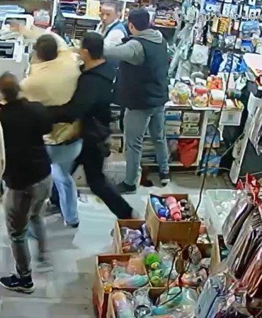 Avcılar’da ‘maytap’ kavgası kamerada