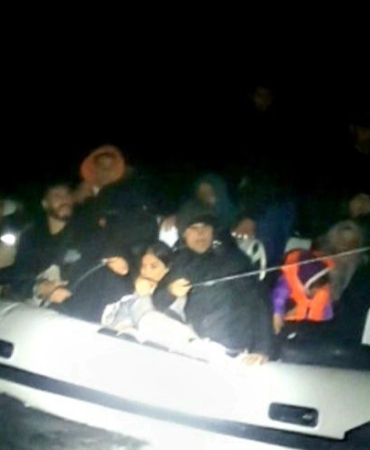 Ayvalık açıklarında 18 düzensiz göçmen kurtarıldı