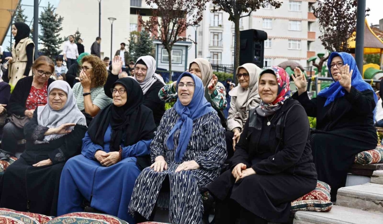 Bağcılar’da düzenlenen 1. Yaşlılık Şurası’nda iki nesil bir araya geldi