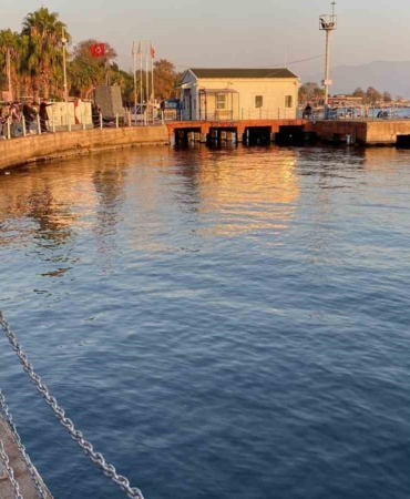 Bağırarak denize atlayan kız çocuğunu vatandaşlar kurtardı