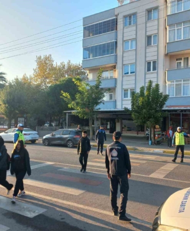 Balıkesir’de okul yolunda güvenli geçiş
