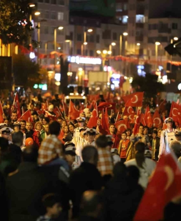 Bandırma’da "Gece Yolcuları" rüzgarı