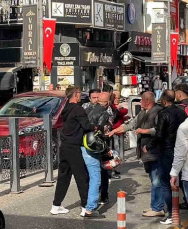 Bandırma’da kaza sonrası kavga: Sürücüler birbirine girdi