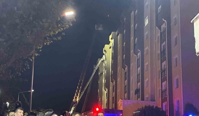 Başakşehir’deki çatı yangını izolasyon sırasında çıkmış