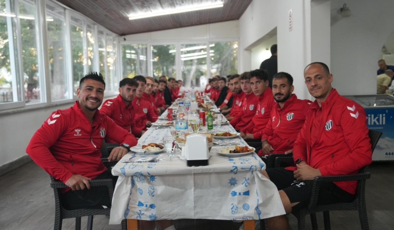 Başkan Deveciler moral yemeğinde sporcularla buluştu