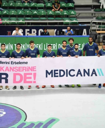 Basketbolcular, meme kanserine ’dur’ dedi